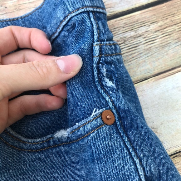 Madewell High-Rise Denim Shorts in Glenoaks Wash - Picture 3 of 7